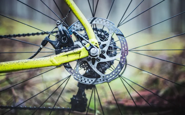Como montar freio a disco de bicicleta aro 29?