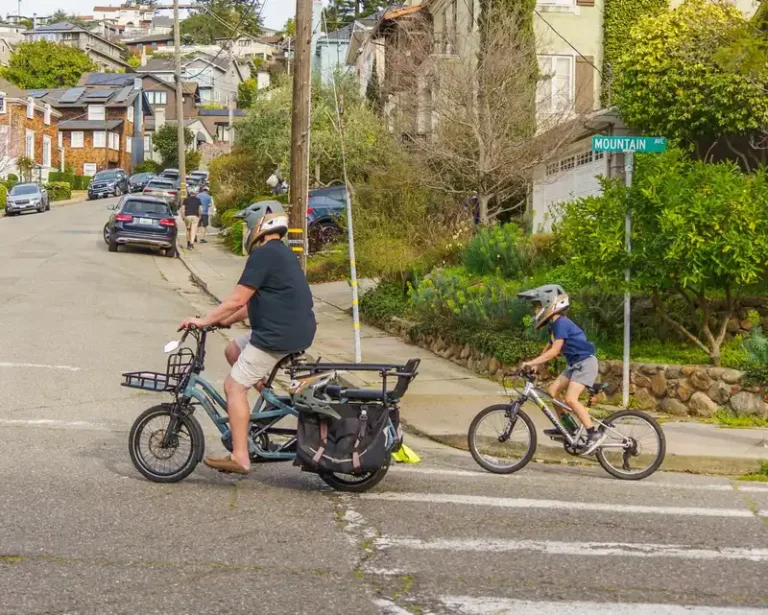 Bicicleta elétrica pode andar na ciclovia? Entenda as regras