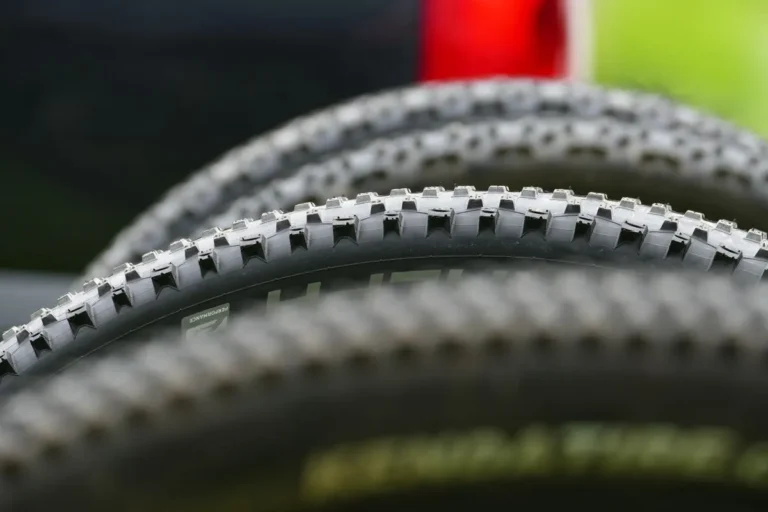 Como colocar pneu de bicicleta aro 29 traseira: passo a passo