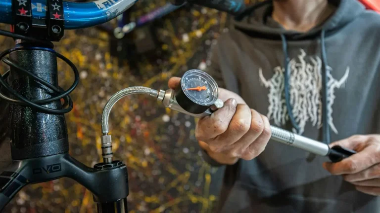 Como desempenar pneu de bicicleta: passo a passo para fazer em casa ...